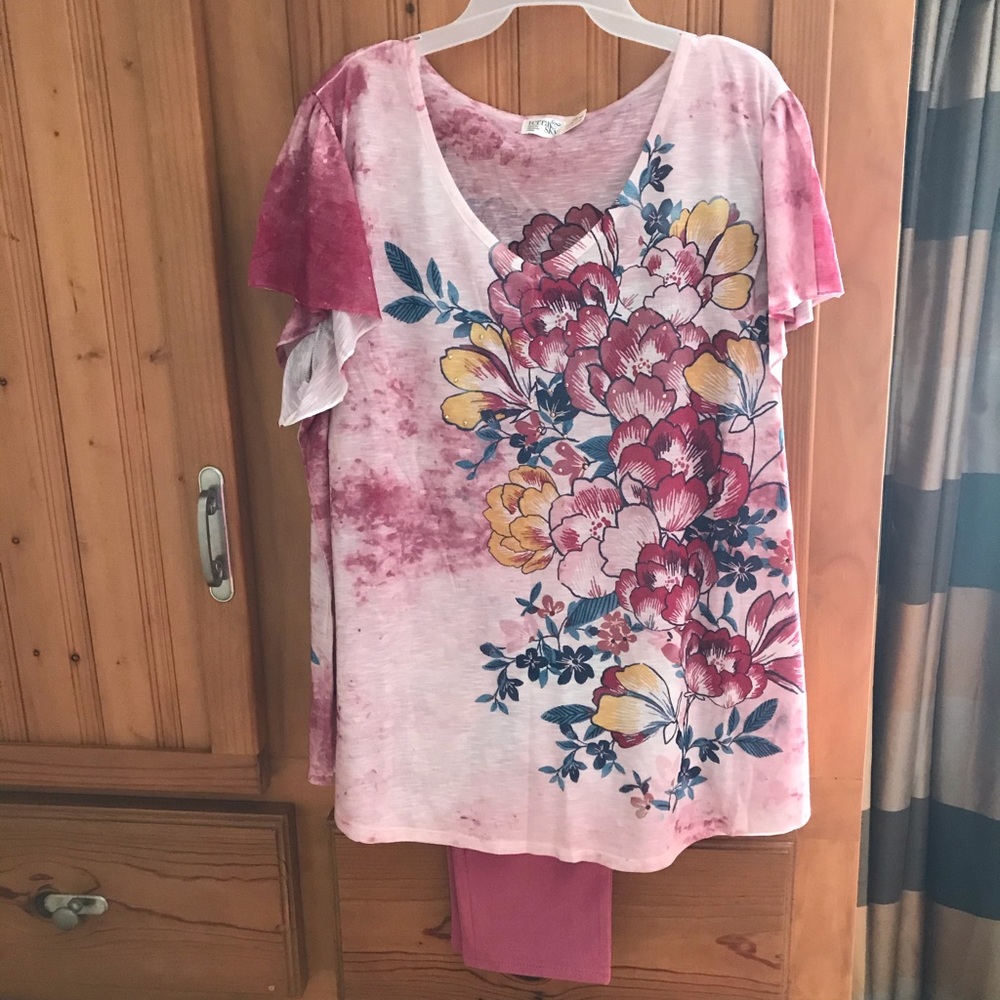 Leggings and Flowered Top.  Size 2x.
